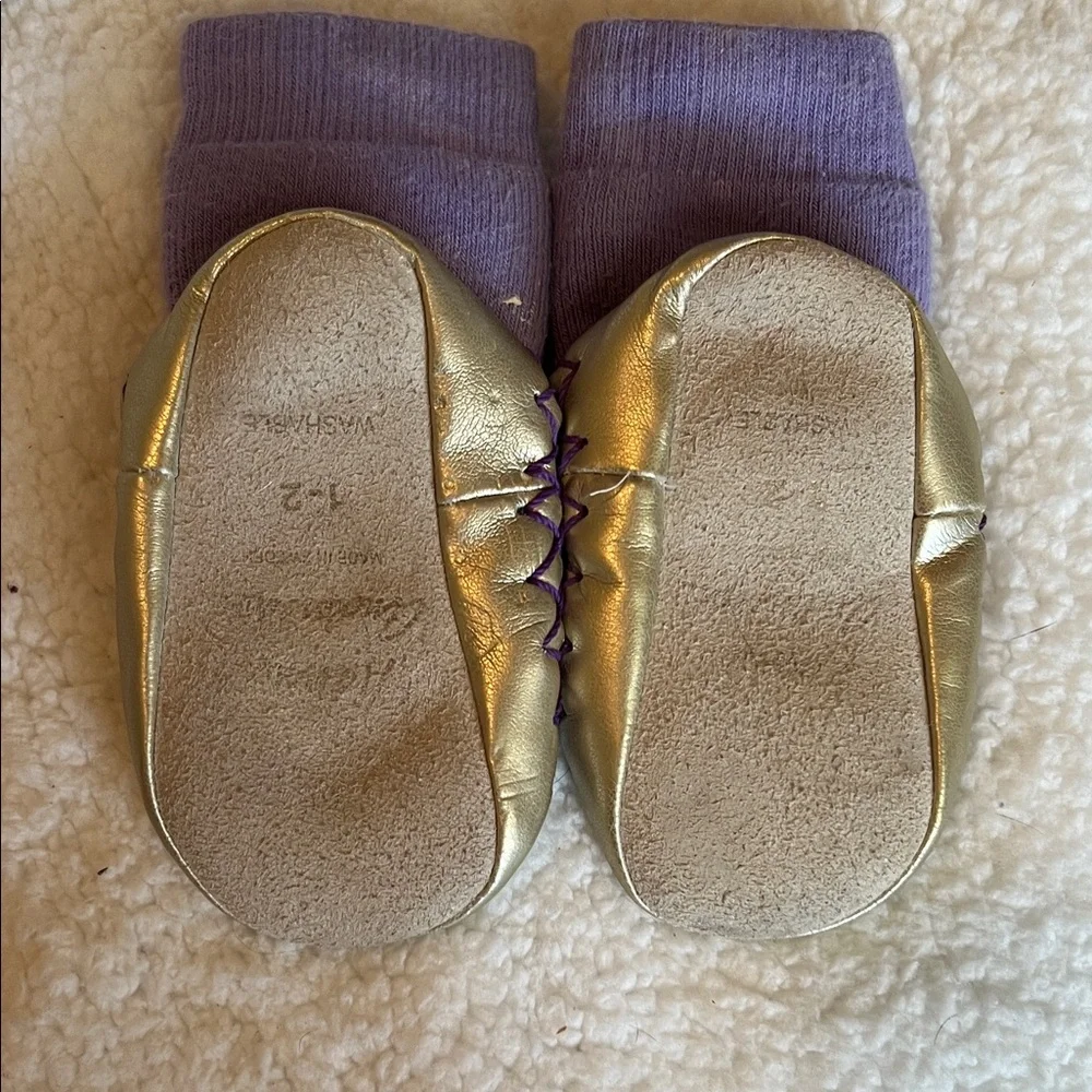 Hanna Andersson Purple Horse Moccasin Socks with Gold Toes size 1-2